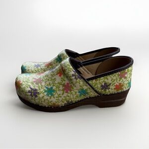 Dansko Vegan Floral Vine Professional Clogs Size 40 – Like New